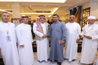 الخلايلة يزور بعثتي الحج العسكريتين ويكرّم حفظة القرآن في مكة