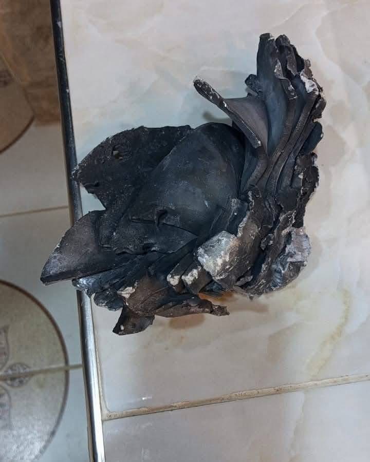 عاجل| بالفيديو سقوط شظايا على منزل بالرمثا
