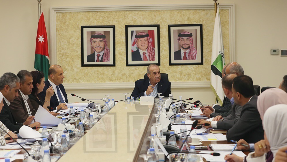 أبو السمن يؤكد ضرورة إنجاز مشاريع اللامركزية قبل نهاية العام