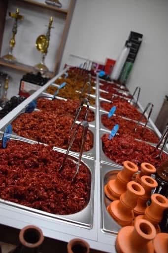 عاجل | ضبط 1500 كيلو معسل ملوث في معمل غير مرخص بالزرقاء