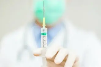 هام جداً لمرضى الإيدز .. لقاح جديد يفتح آفاقاً واعدة للوقاية