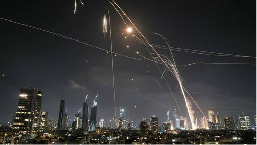 عاجل | إيران تبدأ الرد: مئات الصواريخ تستهدف إسرائيل