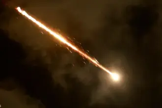إيران تُرهق دفاعات إسرائيل الصاروخية بـ"وابل" يصعب صدّه
