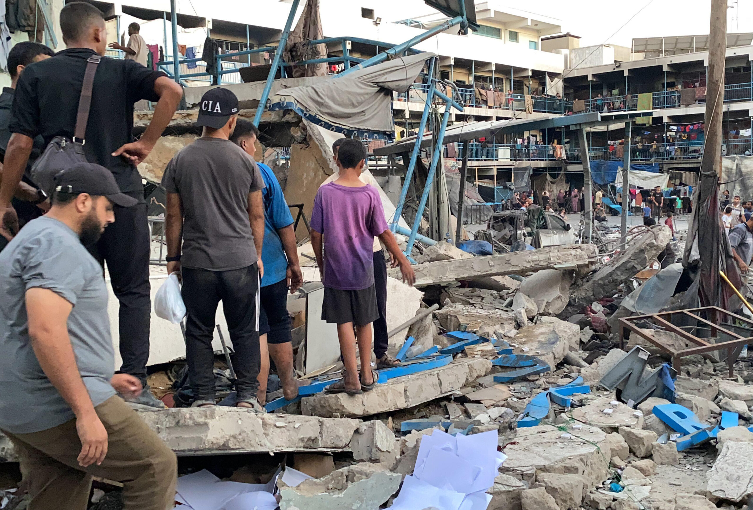 الاحتلال يقصف مدرسة تؤوي نازحين في غزة