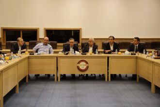وزير الصناعة يبحث تعزيز تنافسية القطاع الصناعي