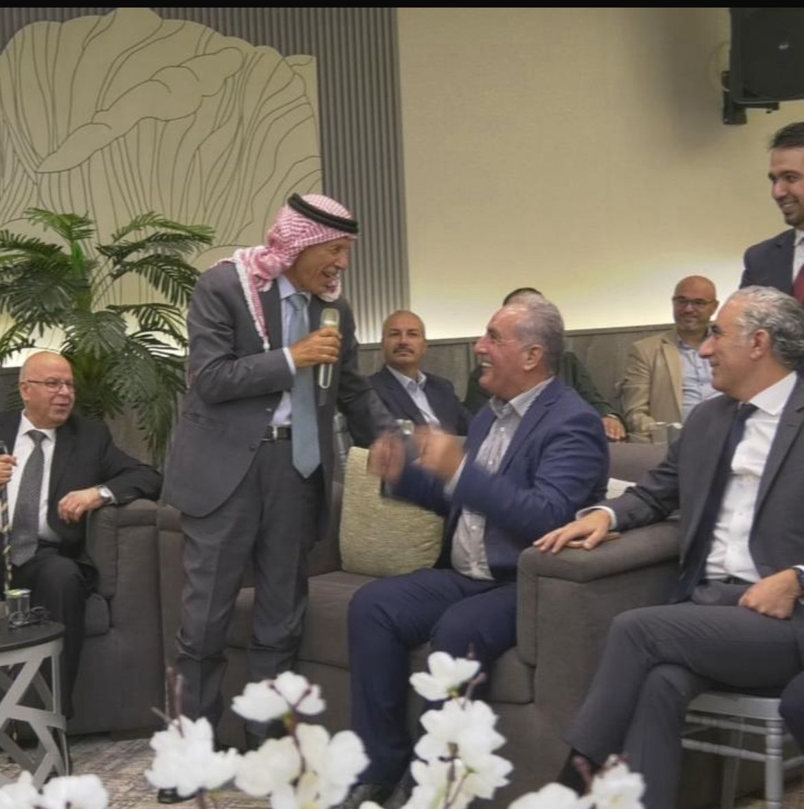 ال مبسلط وال زريقات نسايب الباشا مؤيد المبسلط طلب والنائب صالح العرموطي أبوعماد أعطى