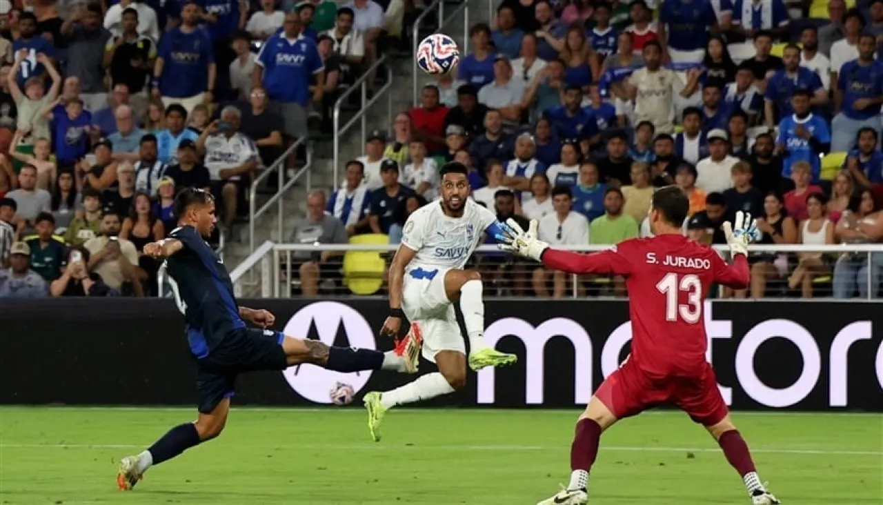 الهلال يُسقط باتشوكا ويخطف آخر بطاقات ثمن النهائي