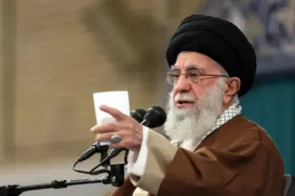 عاجل | صحيفة عبرية تكشف موقع خامنئي وتمنحه مهلة أخيرة
