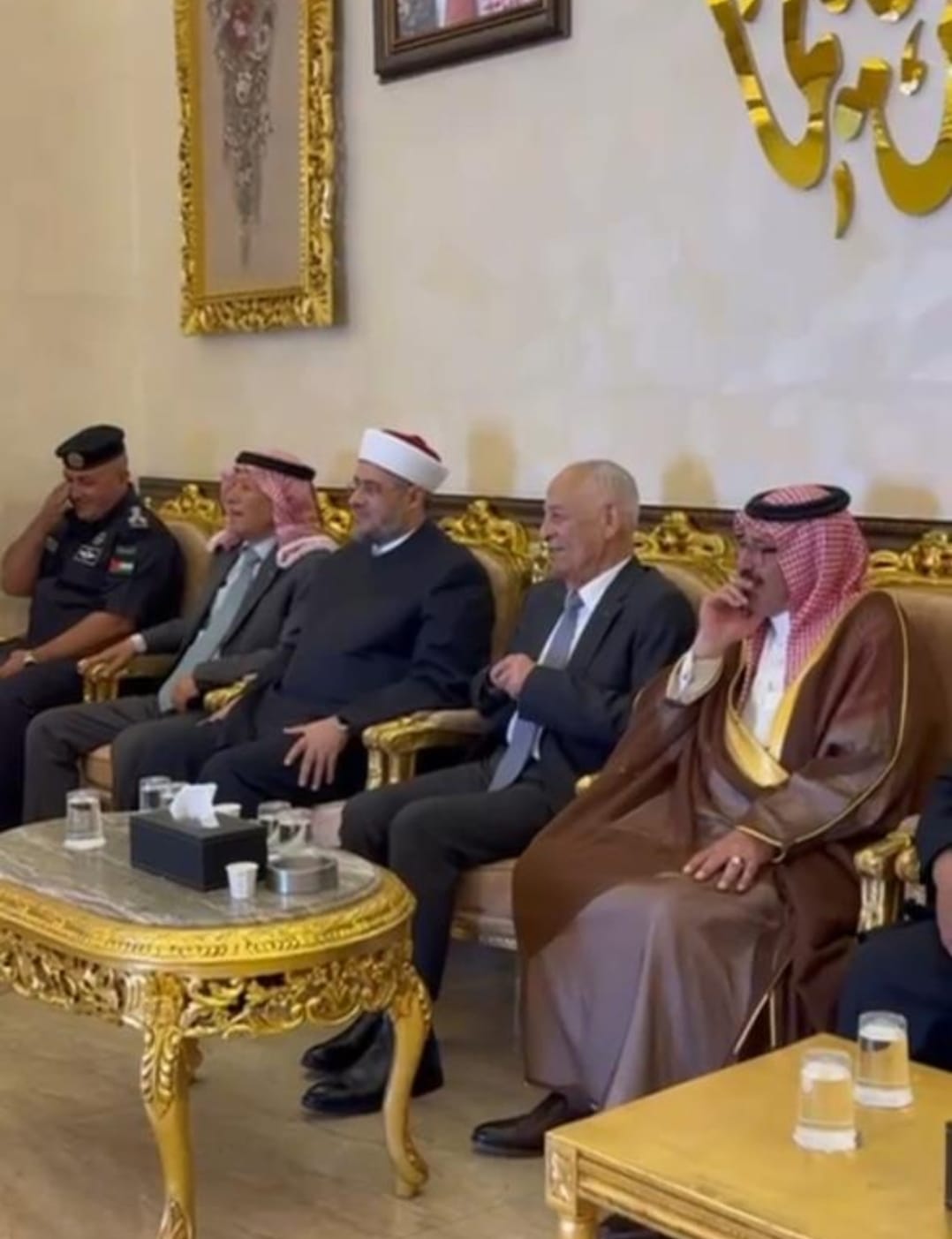 مندوبا عن الملك وولي العهد.. العيسوي يعزي العميان والقباعي والقباني