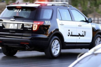 عاجل | انقلاب صهريج إسمنت يتسبب بتحويل مروري في دابوق