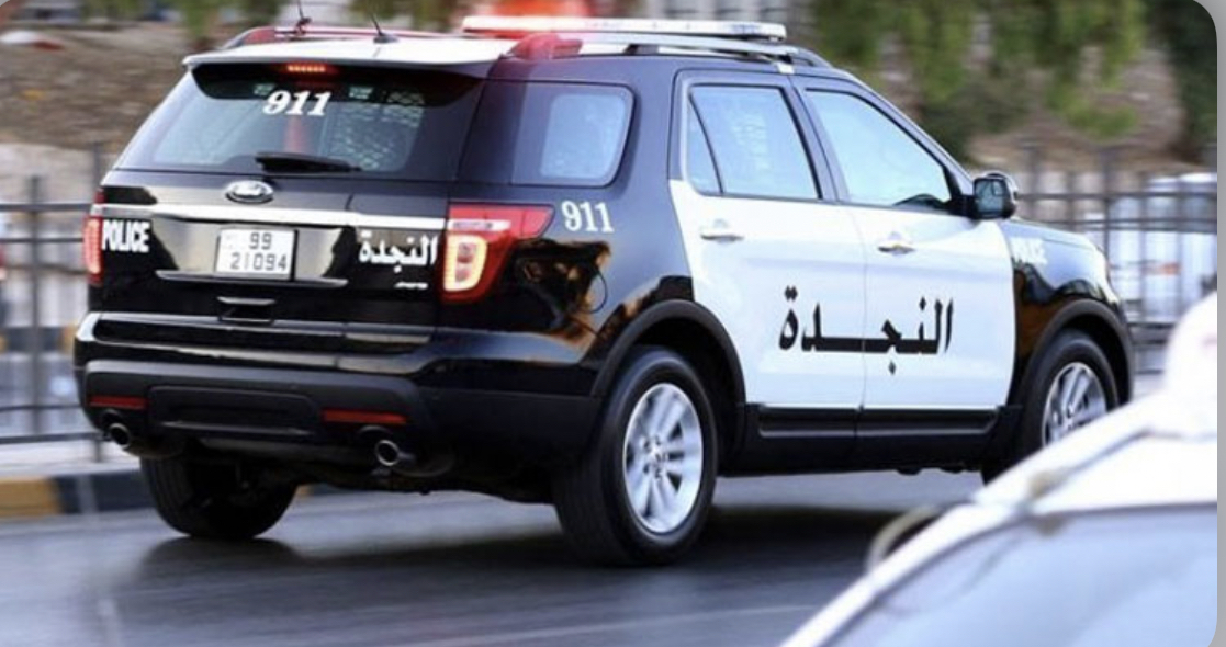 عاجل | انقلاب صهريج إسمنت يتسبب بتحويل مروري في دابوق