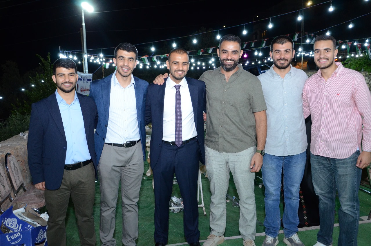 صورة حول : الحاج عمر شاهر ابو حمور يولم بمناسبة زفاف نجله المهندس راشد الحاج عمر شاهر ابو حمور يولم بمناسبة زفاف نجله المهندس راشد