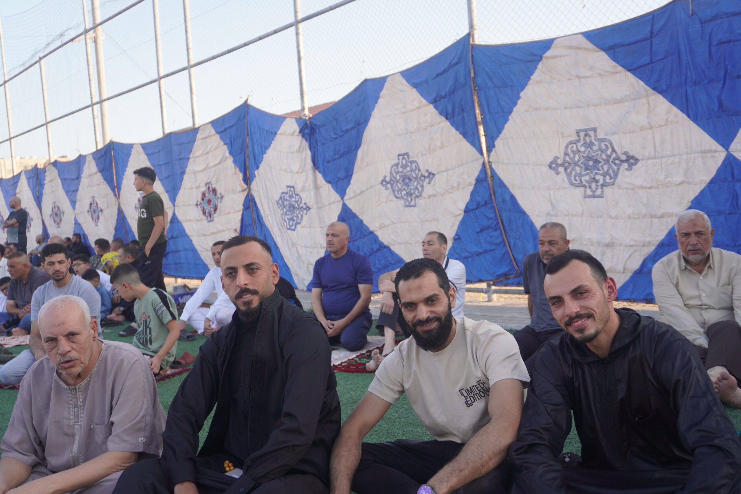 فرحة العيد تملأ الساحات.. المصلّون يؤدّون صلاة عيد الأضحى في أجواء روحانية وإيمانية (صور)