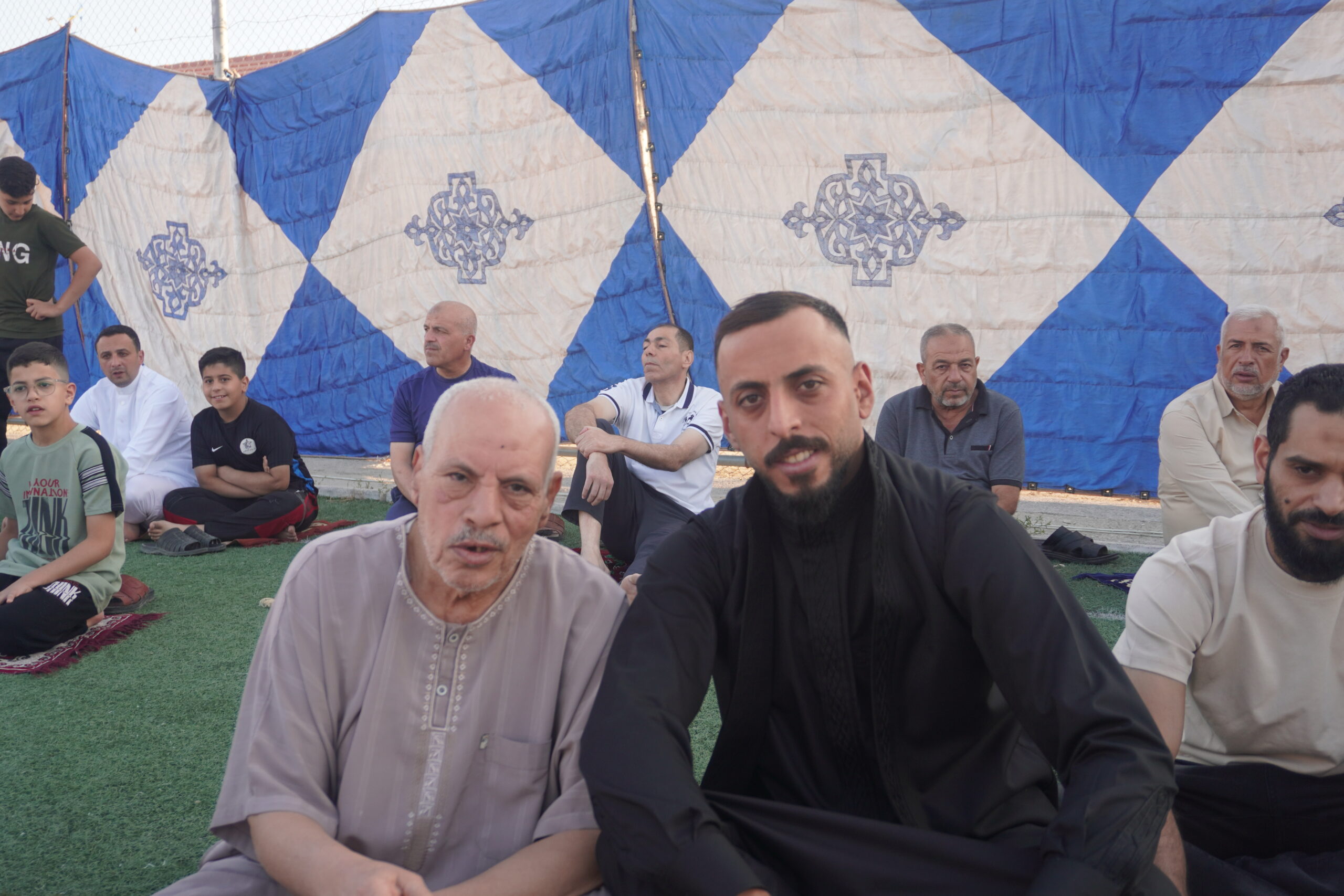 فرحة العيد تملأ الساحات.. المصلّون يؤدّون صلاة عيد الأضحى في أجواء روحانية وإيمانية (صور)