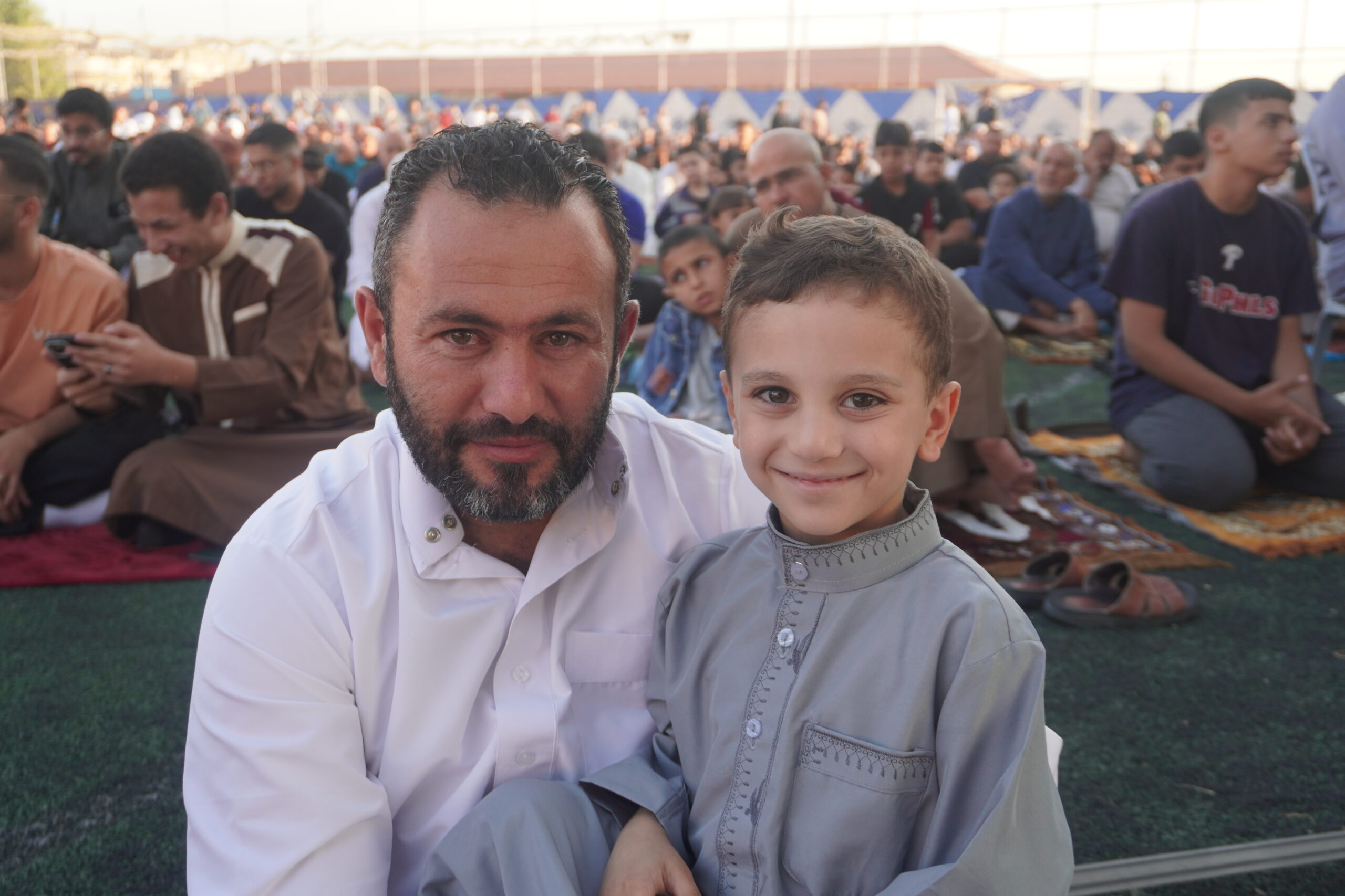 فرحة العيد تملأ الساحات.. المصلّون يؤدّون صلاة عيد الأضحى في أجواء روحانية وإيمانية (صور)