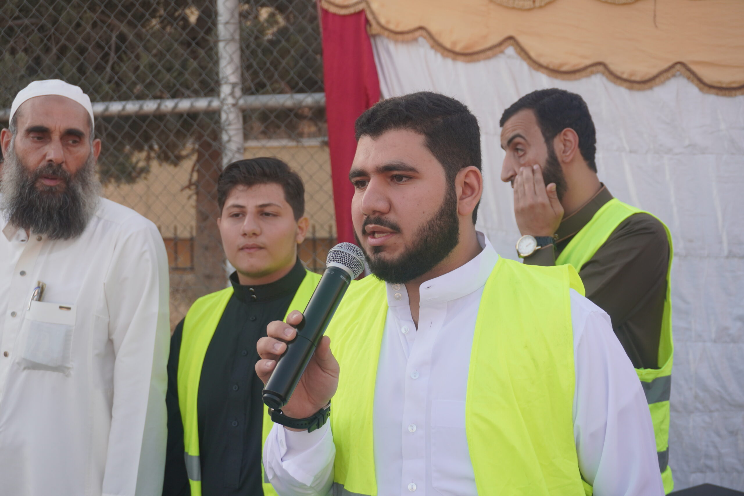 فرحة العيد تملأ الساحات.. المصلّون يؤدّون صلاة عيد الأضحى في أجواء روحانية وإيمانية (صور)