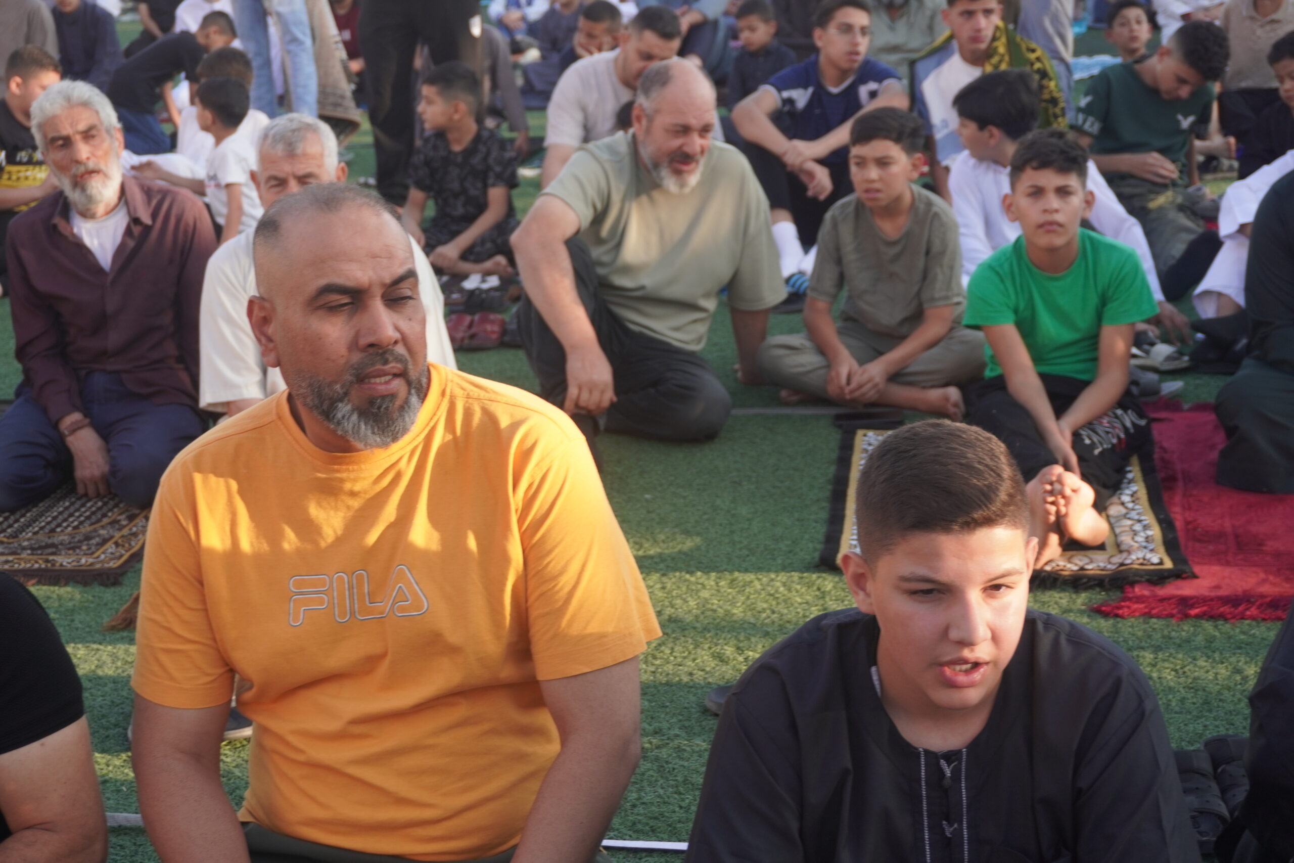 فرحة العيد تملأ الساحات.. المصلّون يؤدّون صلاة عيد الأضحى في أجواء روحانية وإيمانية (صور)