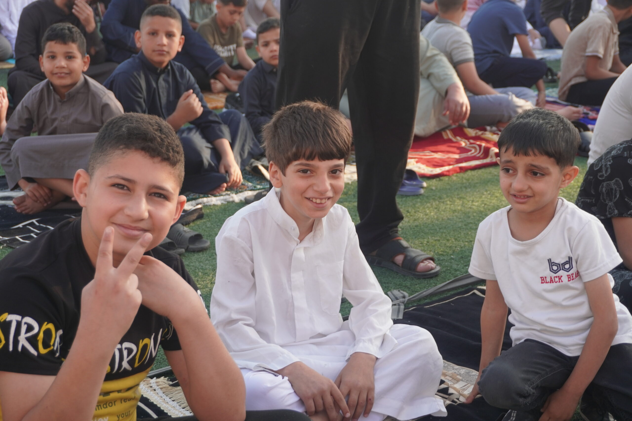 فرحة العيد تملأ الساحات.. المصلّون يؤدّون صلاة عيد الأضحى في أجواء روحانية وإيمانية (صور)