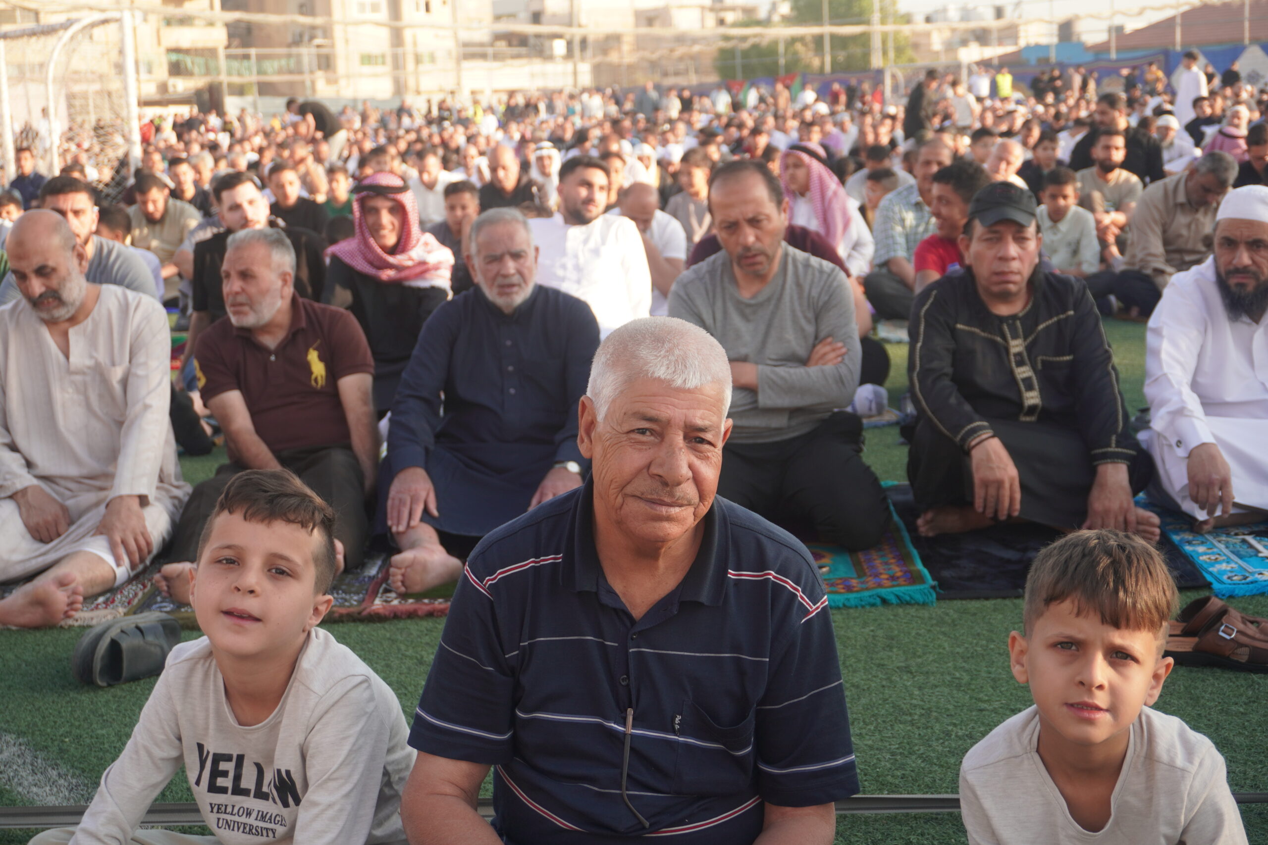 فرحة العيد تملأ الساحات.. المصلّون يؤدّون صلاة عيد الأضحى في أجواء روحانية وإيمانية (صور)