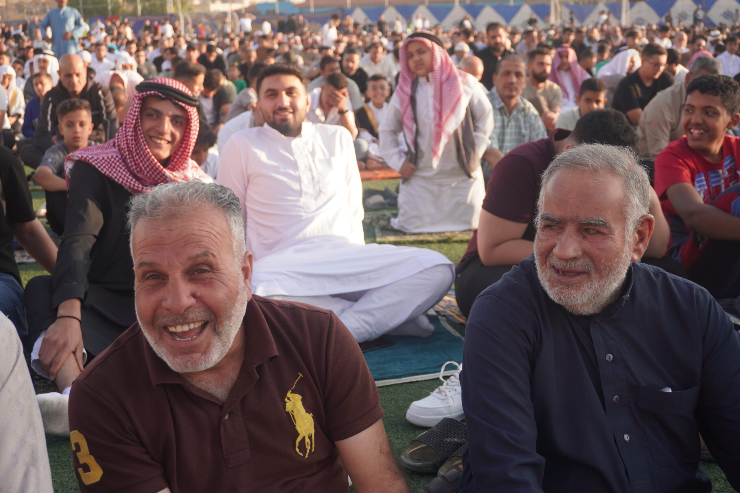 فرحة العيد تملأ الساحات.. المصلّون يؤدّون صلاة عيد الأضحى في أجواء روحانية وإيمانية (صور)