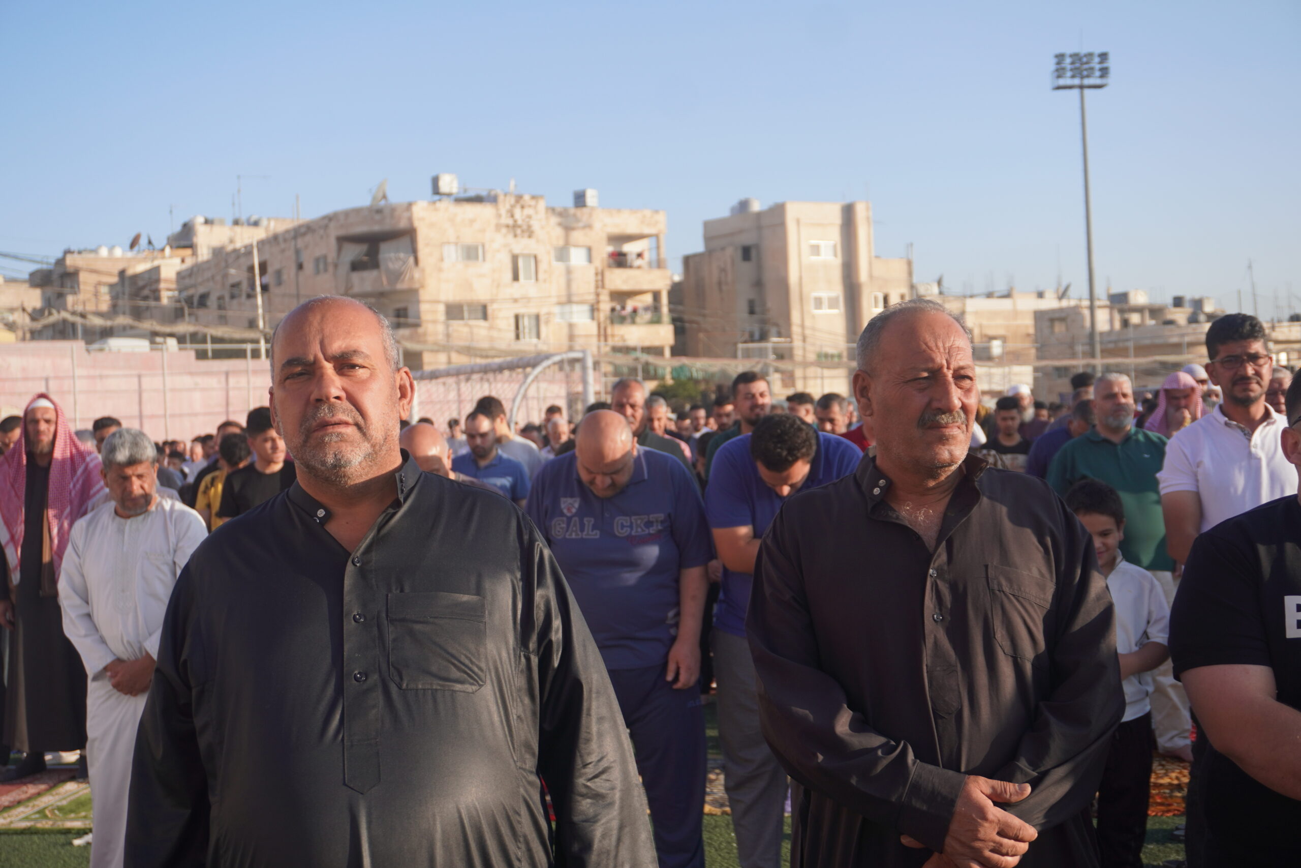 فرحة العيد تملأ الساحات.. المصلّون يؤدّون صلاة عيد الأضحى في أجواء روحانية وإيمانية (صور)