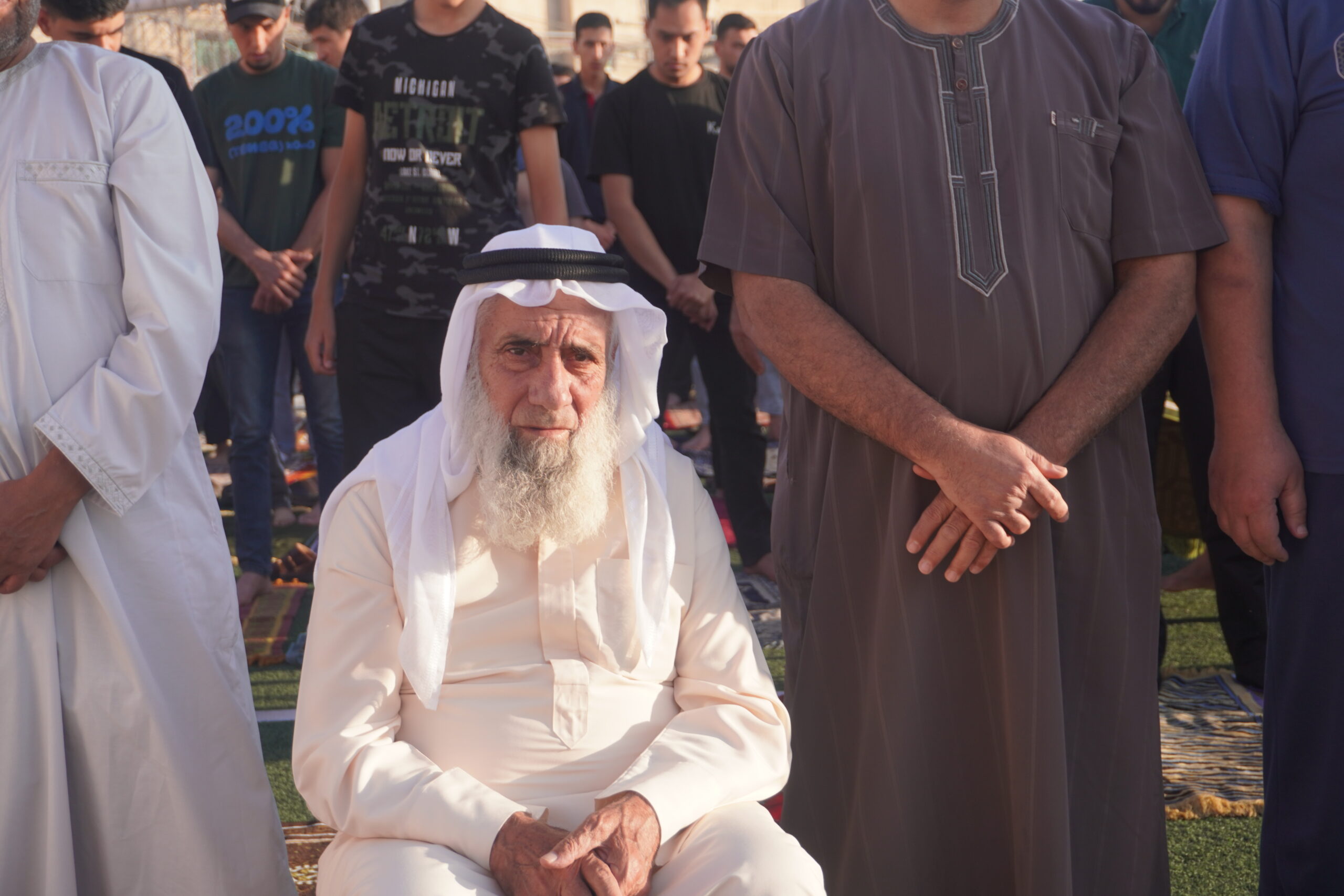 فرحة العيد تملأ الساحات.. المصلّون يؤدّون صلاة عيد الأضحى في أجواء روحانية وإيمانية (صور)