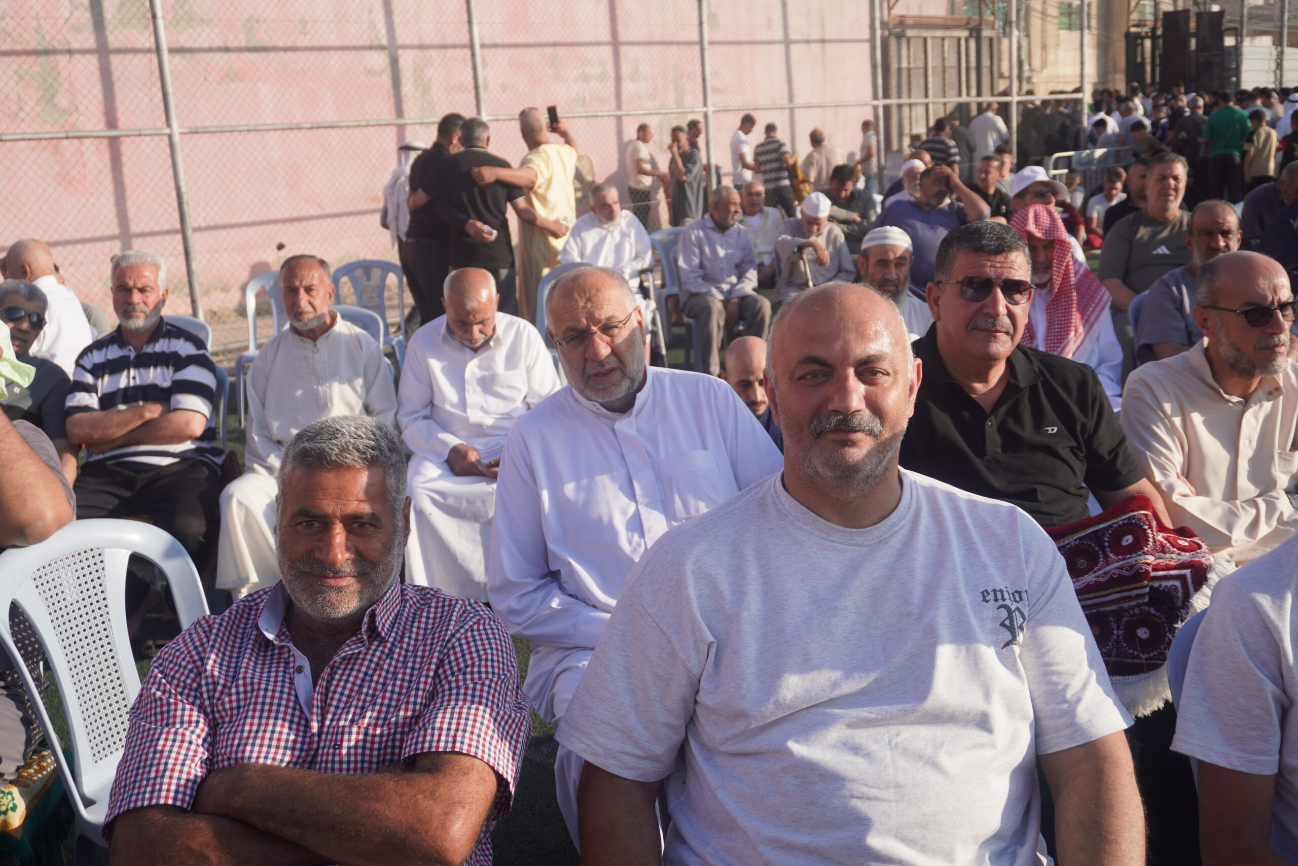 فرحة العيد تملأ الساحات.. المصلّون يؤدّون صلاة عيد الأضحى في أجواء روحانية وإيمانية (صور)