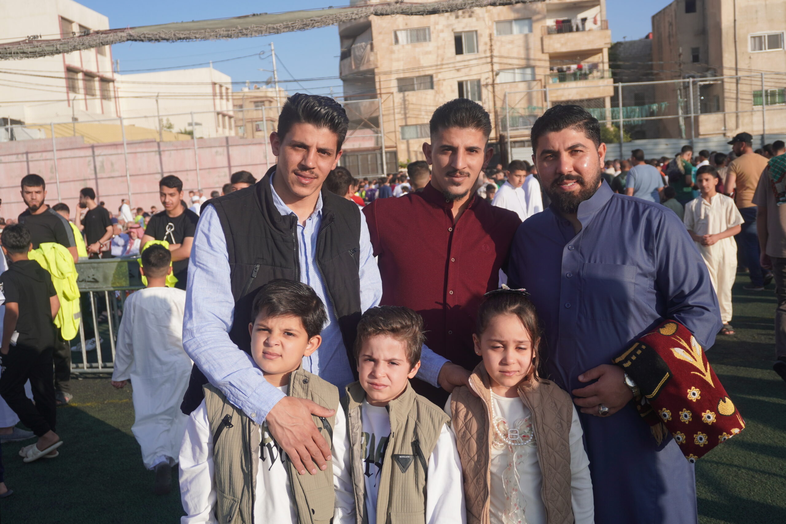 فرحة العيد تملأ الساحات.. المصلّون يؤدّون صلاة عيد الأضحى في أجواء روحانية وإيمانية (صور)