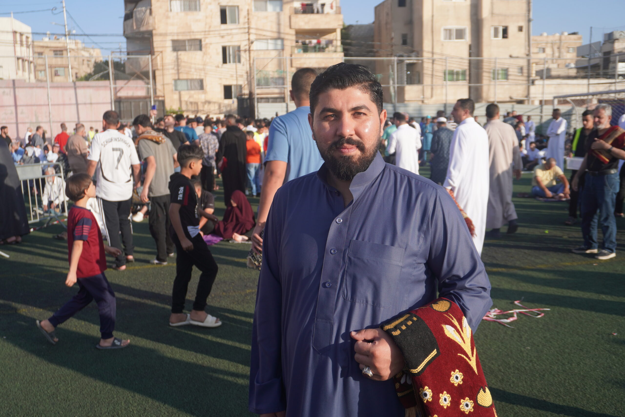 فرحة العيد تملأ الساحات.. المصلّون يؤدّون صلاة عيد الأضحى في أجواء روحانية وإيمانية (صور)