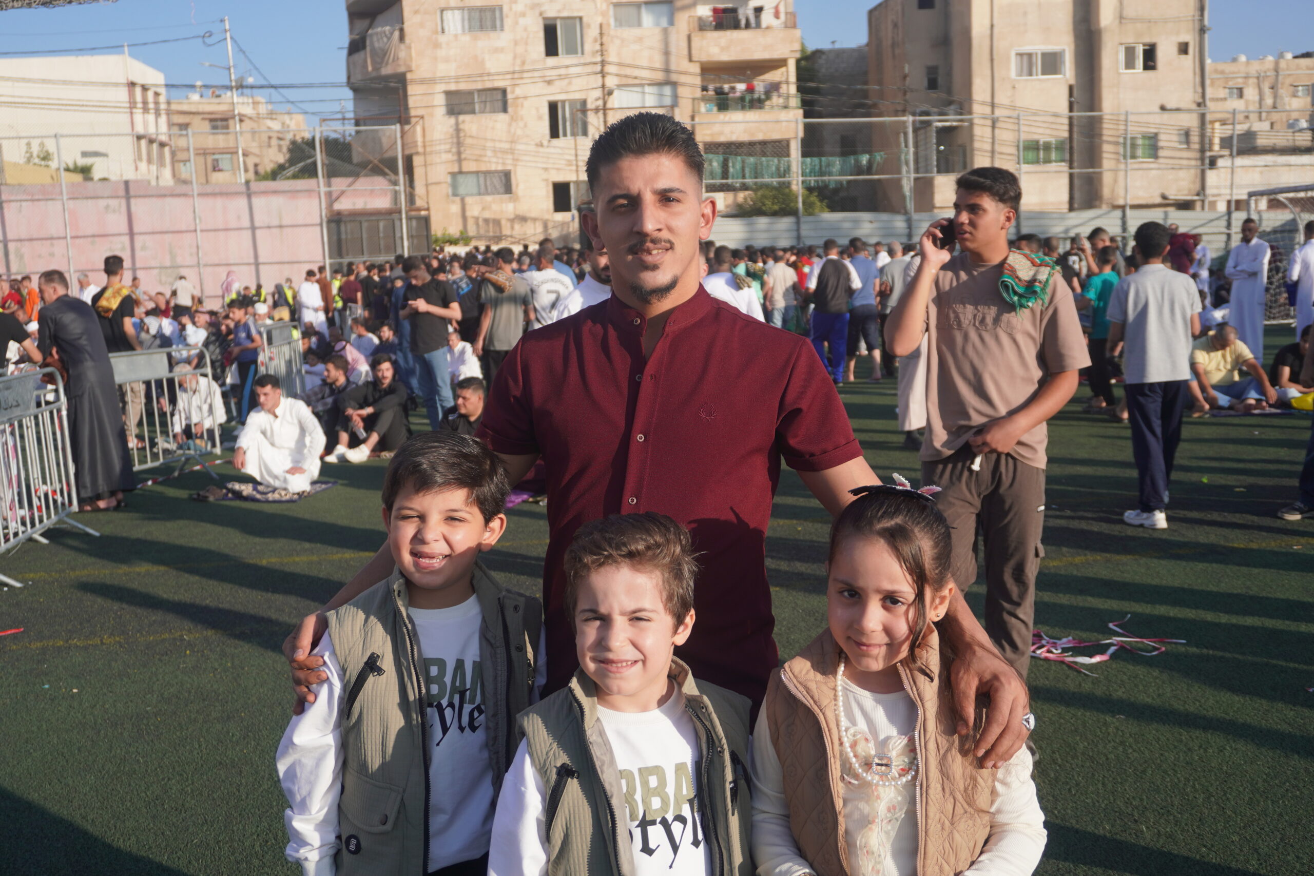فرحة العيد تملأ الساحات.. المصلّون يؤدّون صلاة عيد الأضحى في أجواء روحانية وإيمانية (صور)