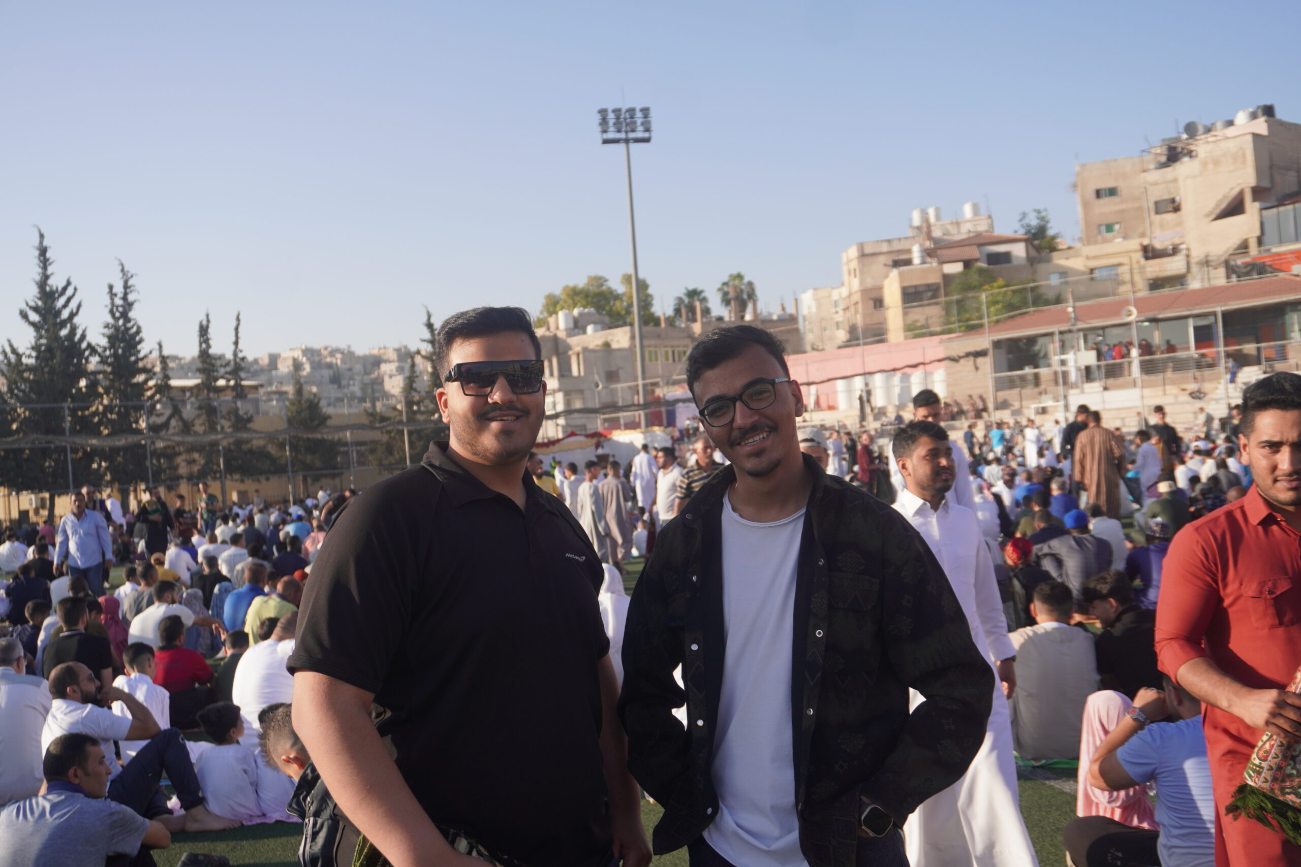 فرحة العيد تملأ الساحات.. المصلّون يؤدّون صلاة عيد الأضحى في أجواء روحانية وإيمانية (صور)