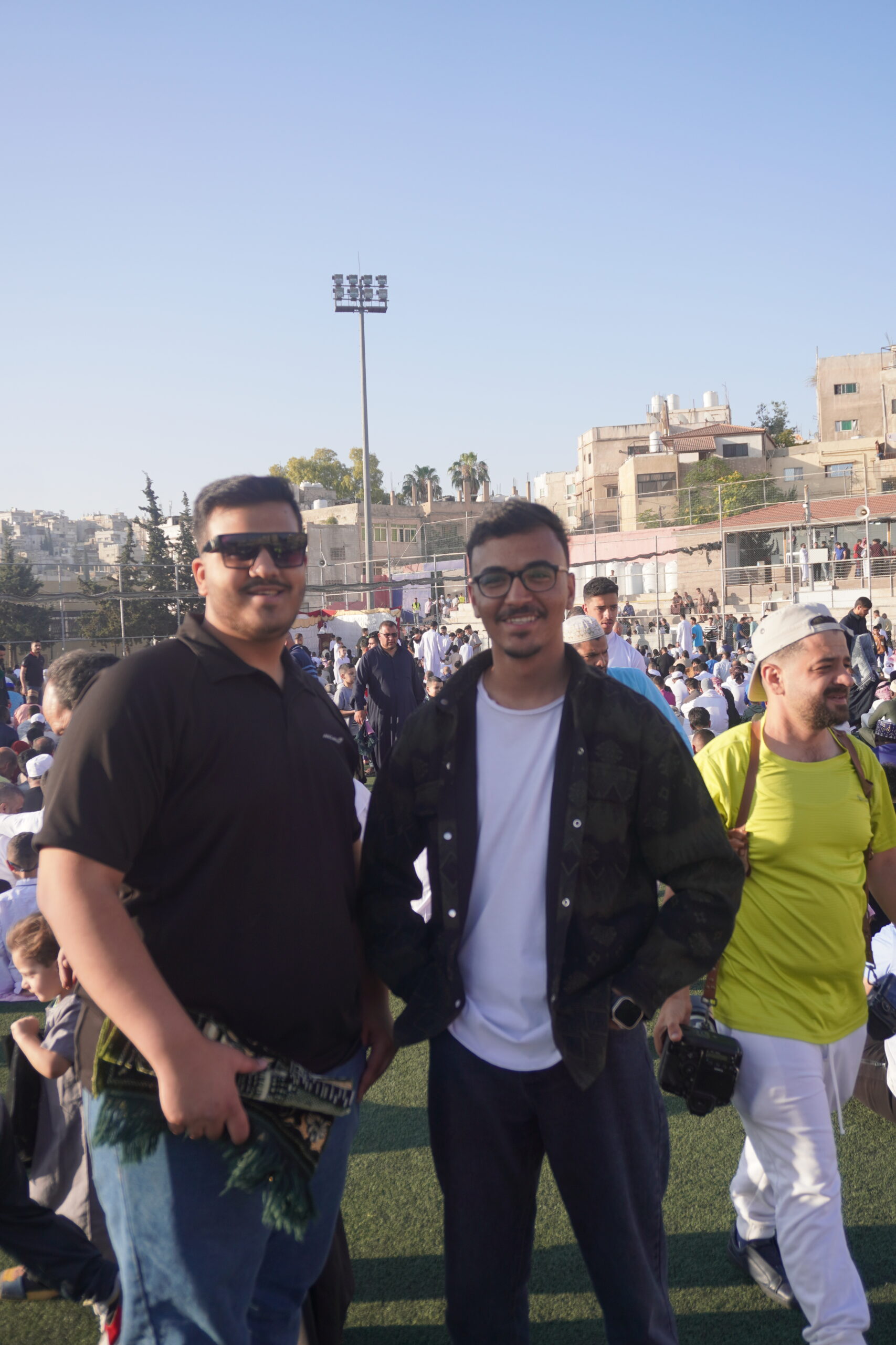 فرحة العيد تملأ الساحات.. المصلّون يؤدّون صلاة عيد الأضحى في أجواء روحانية وإيمانية (صور)