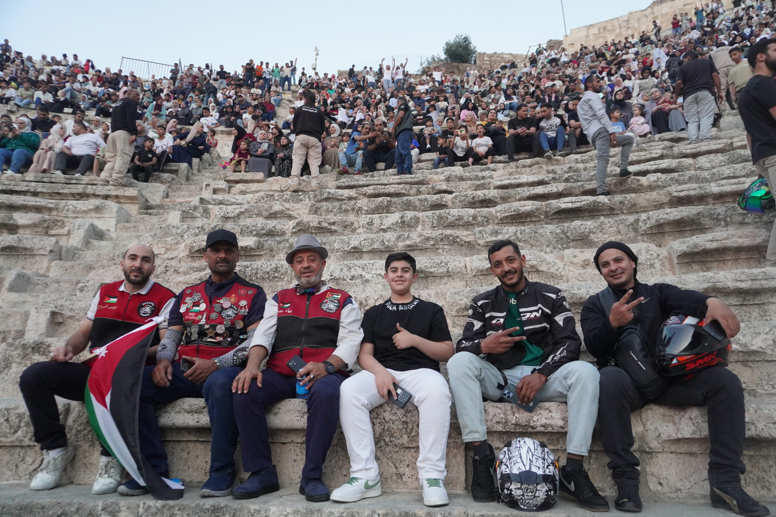 صور وفيديو.. العيسوي يرعى احتفالاً جماهيريا حاشدا بالمدرج الروماني
