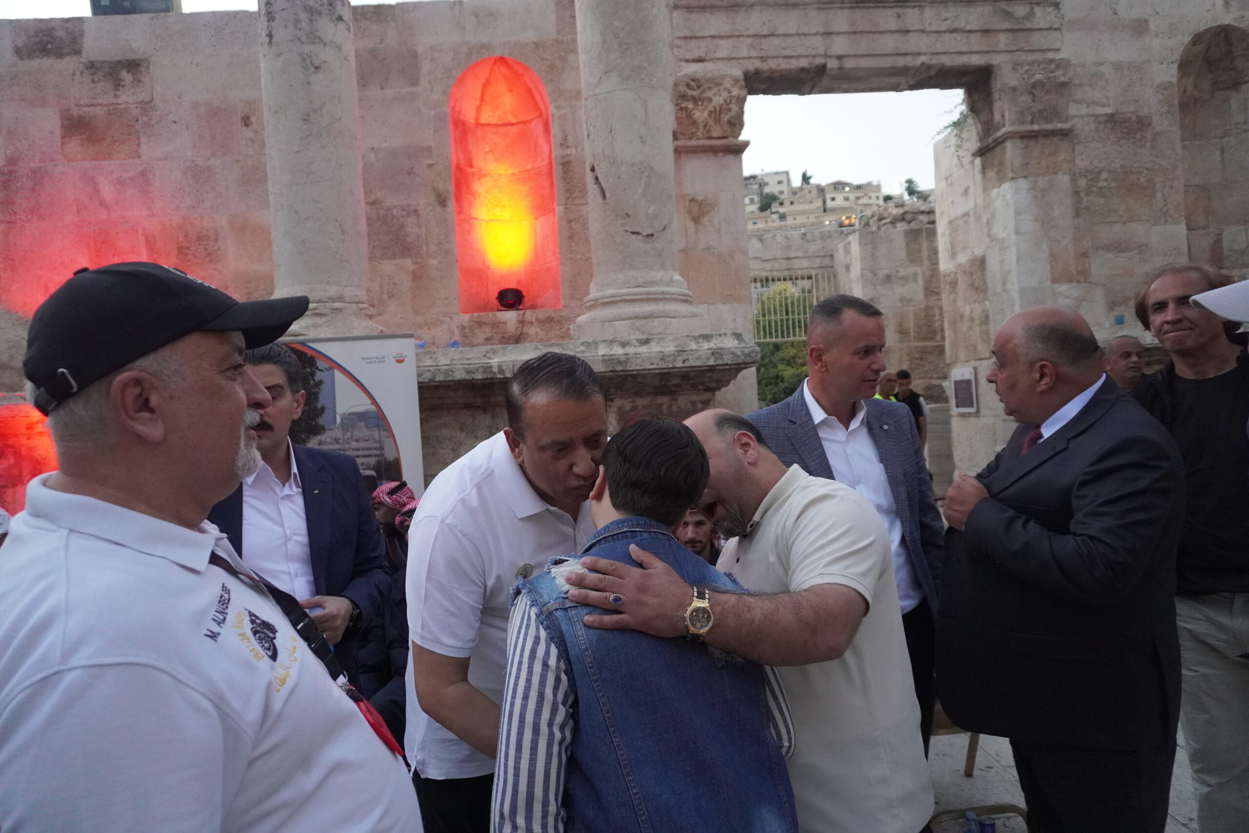 صور وفيديو.. العيسوي يرعى احتفالاً جماهيريا حاشدا بالمدرج الروماني