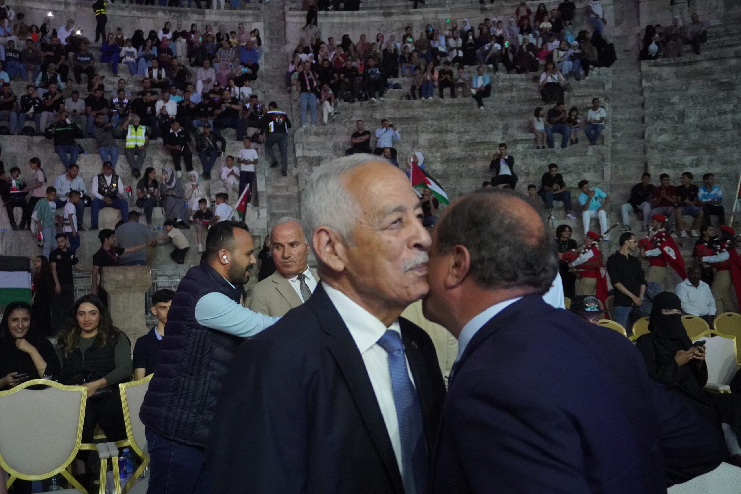 صور وفيديو.. العيسوي يرعى احتفالاً جماهيريا حاشدا بالمدرج الروماني