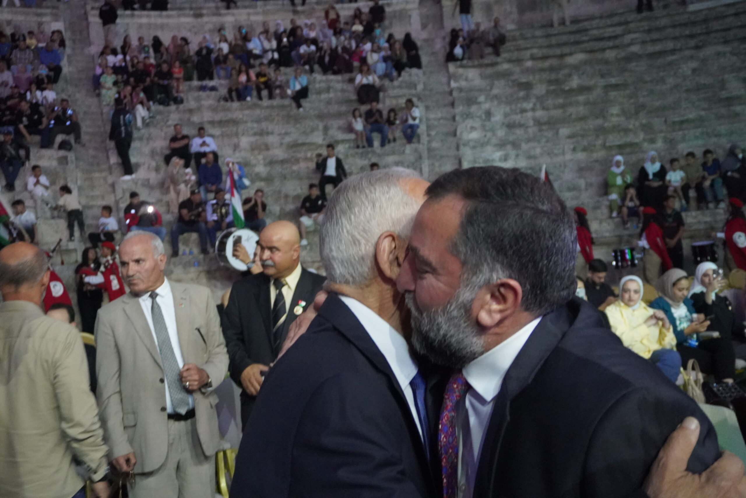 صور وفيديو.. العيسوي يرعى احتفالاً جماهيريا حاشدا بالمدرج الروماني