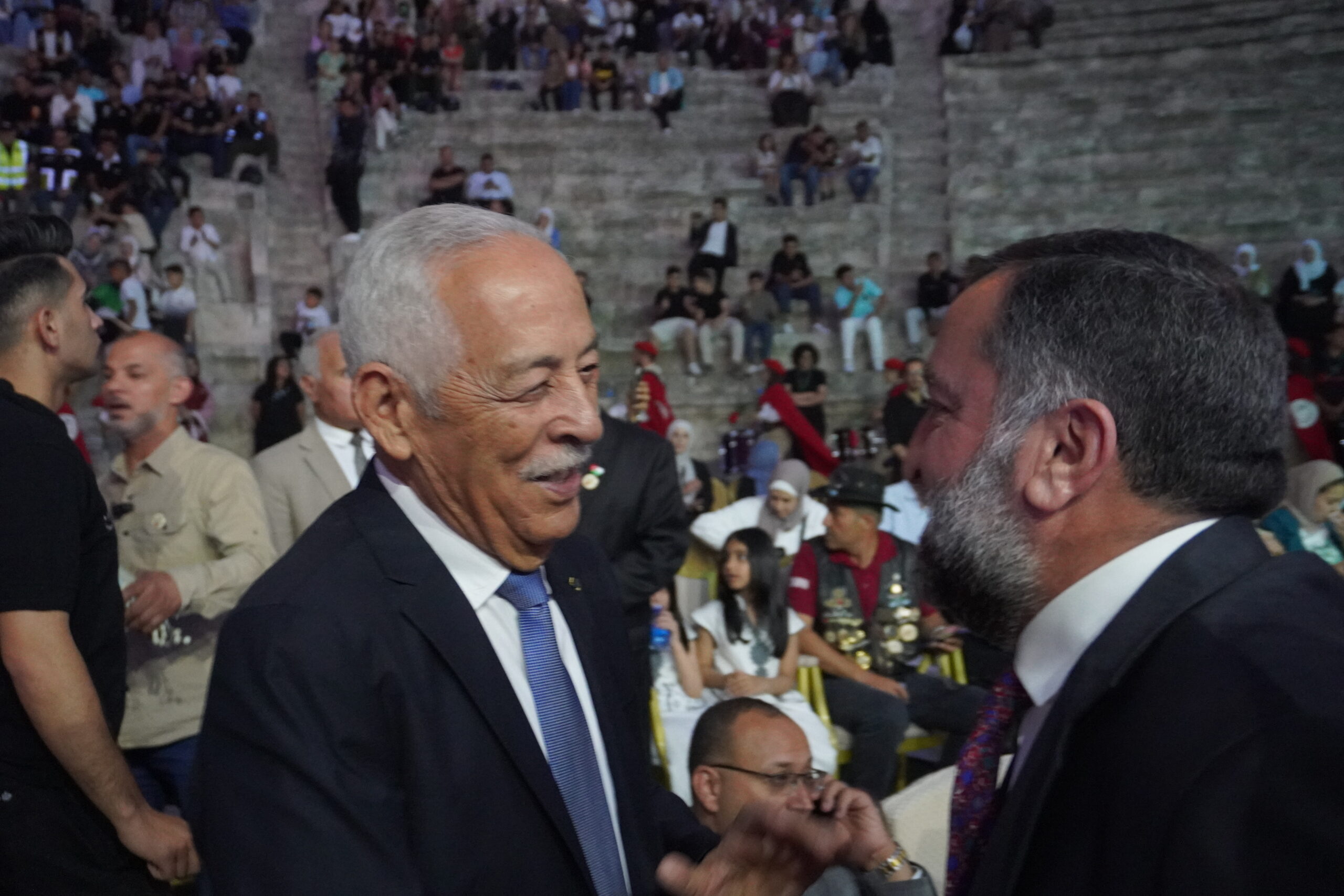 صور وفيديو.. العيسوي يرعى احتفالاً جماهيريا حاشدا بالمدرج الروماني
