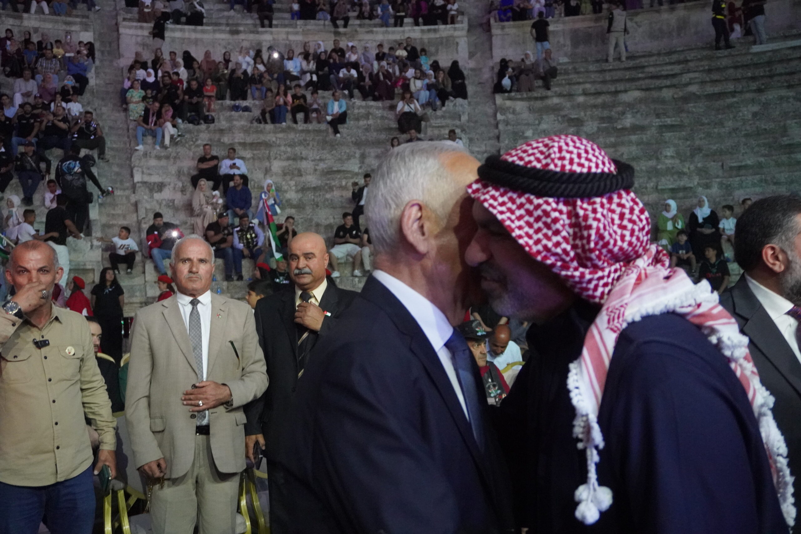 صور وفيديو.. العيسوي يرعى احتفالاً جماهيريا حاشدا بالمدرج الروماني