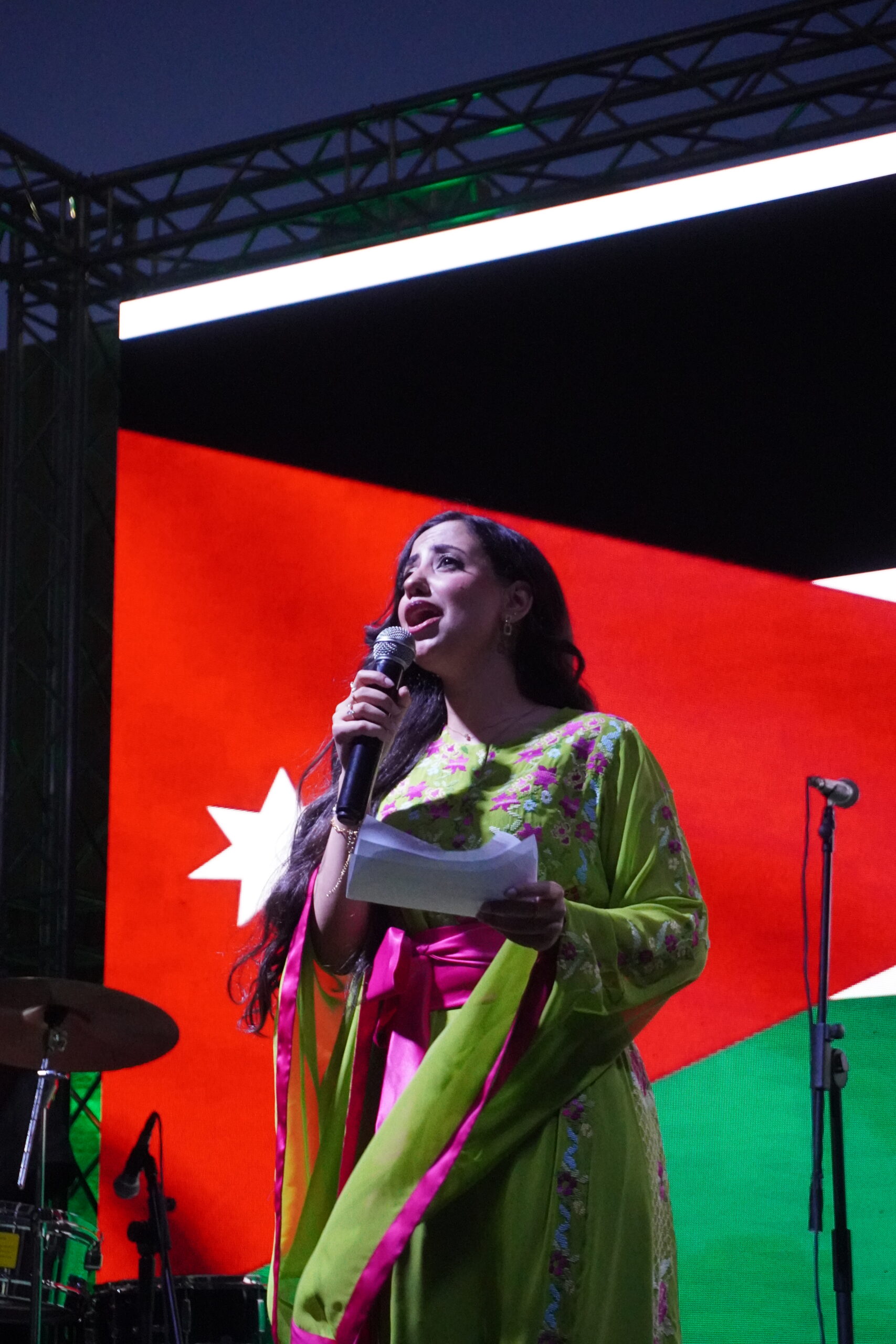 صور وفيديو.. العيسوي يرعى احتفالاً جماهيريا حاشدا بالمدرج الروماني