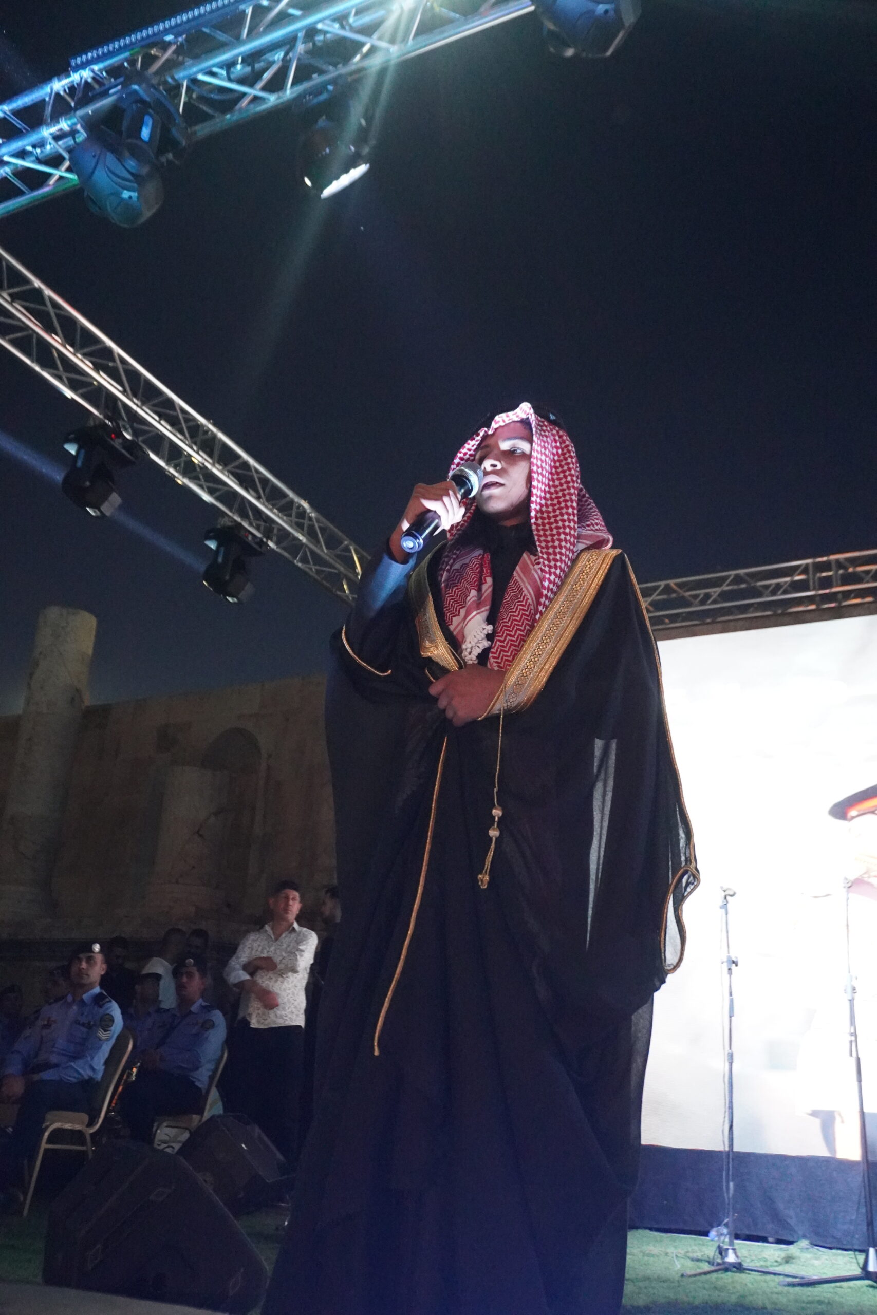 صور وفيديو.. العيسوي يرعى احتفالاً جماهيريا حاشدا بالمدرج الروماني