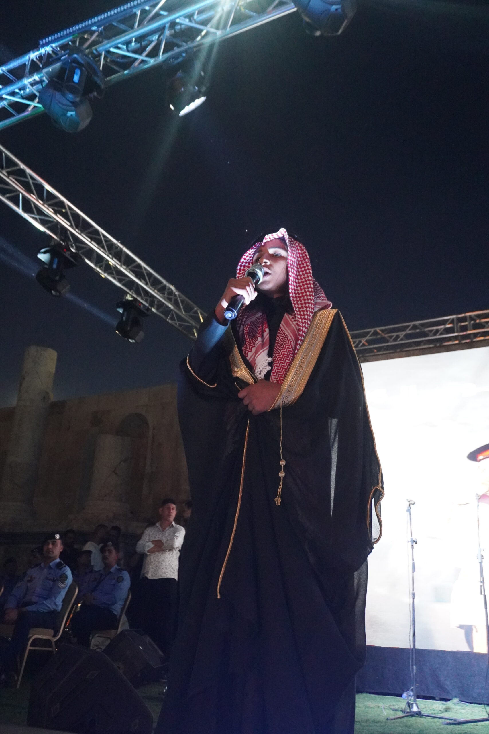 صور وفيديو.. العيسوي يرعى احتفالاً جماهيريا حاشدا بالمدرج الروماني