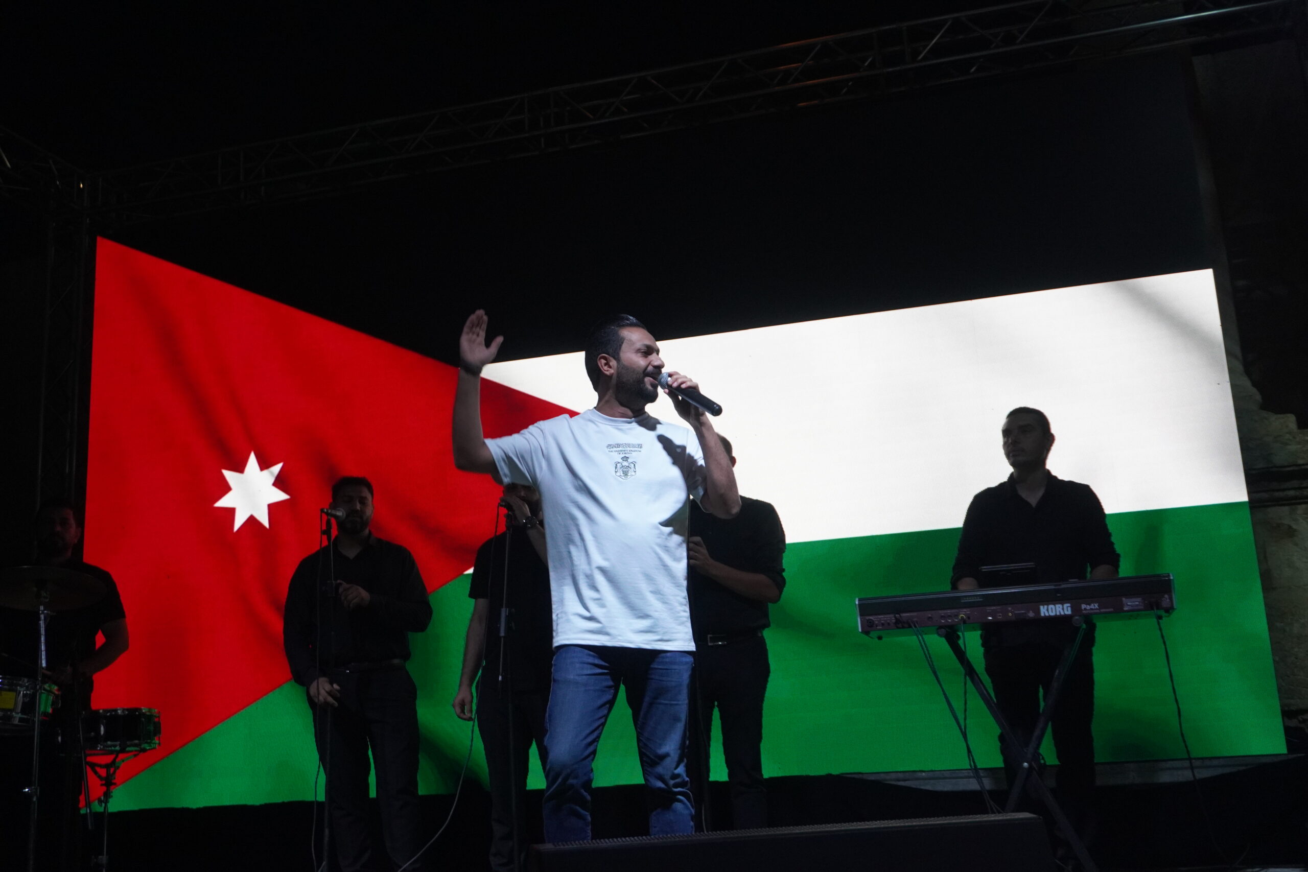 صور وفيديو.. العيسوي يرعى احتفالاً جماهيريا حاشدا بالمدرج الروماني