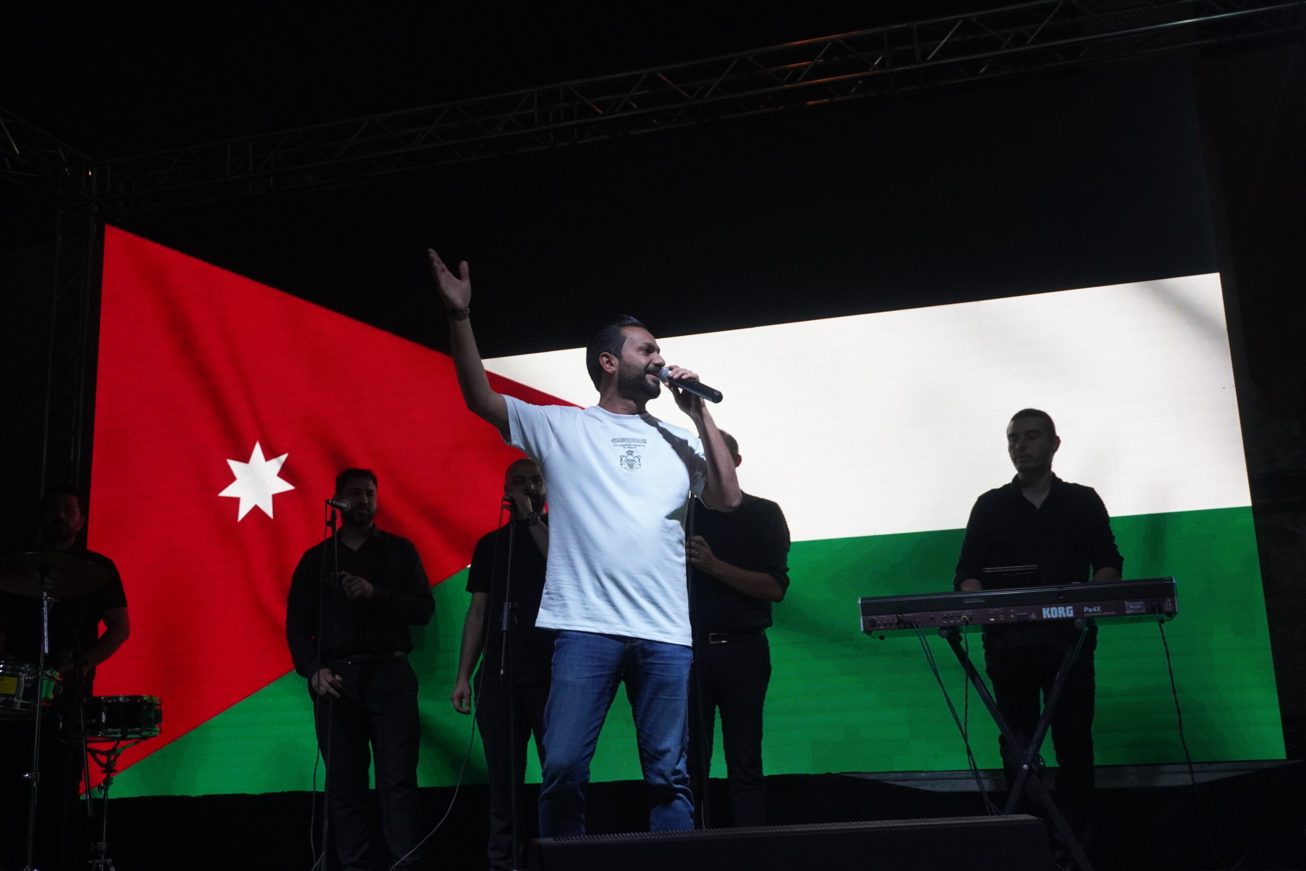 صور وفيديو.. العيسوي يرعى احتفالاً جماهيريا حاشدا بالمدرج الروماني