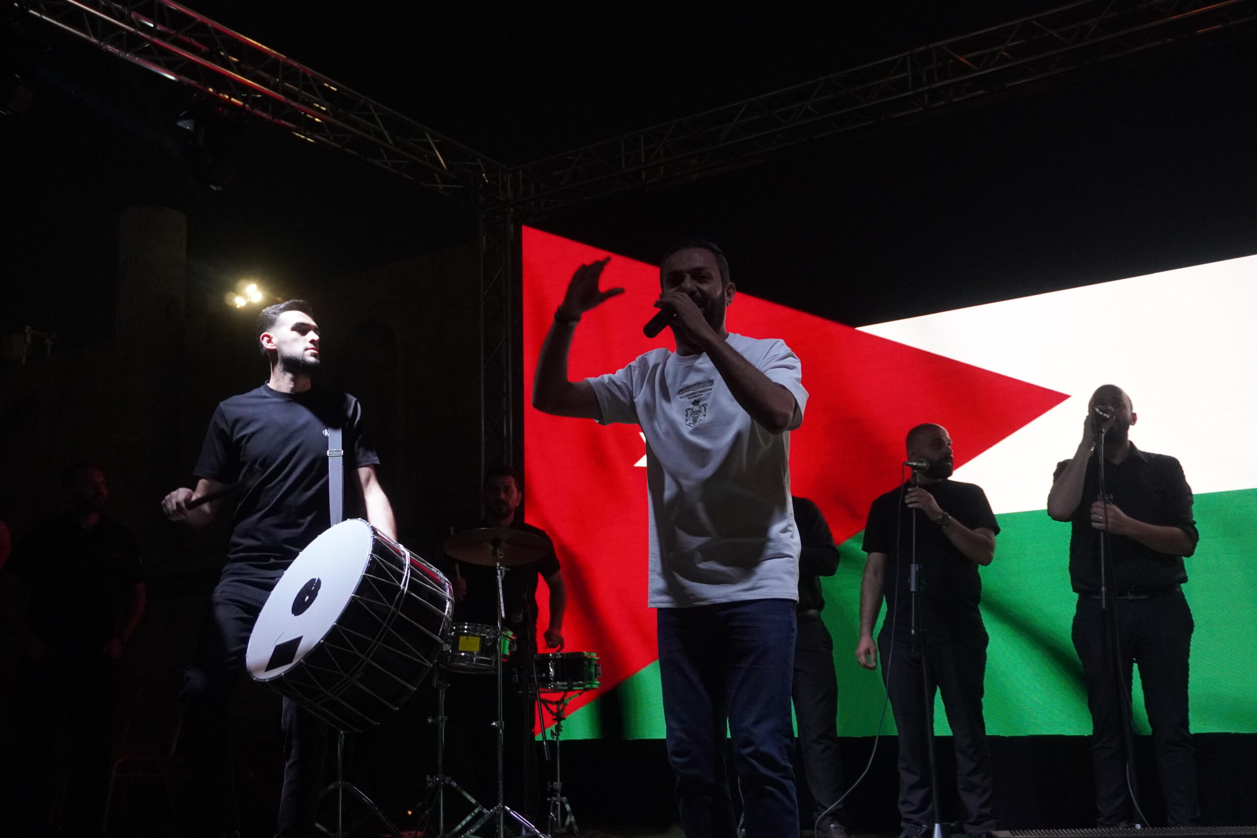 صور وفيديو.. العيسوي يرعى احتفالاً جماهيريا حاشدا بالمدرج الروماني