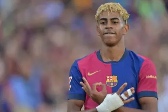 برشلونة يمنح لامين يامال القميص الأسطوري رقم 10