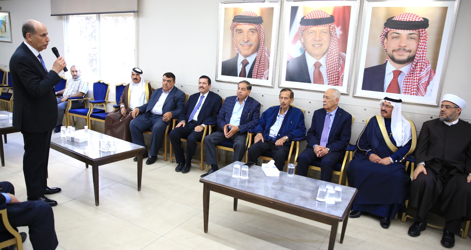 عاجل | مندوبا عن الملك وولي العهد.. يعزي العيسوي عشائر المجالي والغزاوي