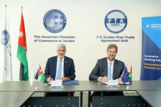 شراكة جديدة بين البنك الأردني الكويتي وAmCham لتعزيز التجارة