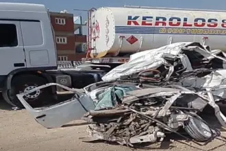 عاجل | وفاة 14 شخصًا في حادث تصادم مروّع بين شاحنة وميكروباص في مصر