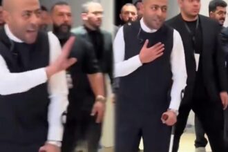تامر عاشور يثير التساؤلات بظهوره بعكاز في حفل الكويت