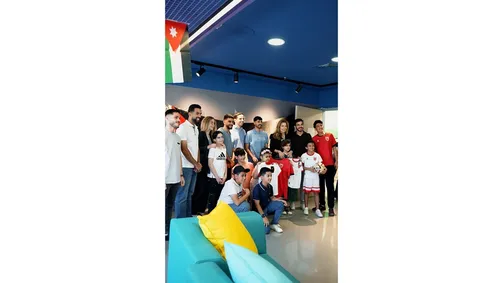 الأميرة غيداء تستقبل لاعبي منتخب النشامى في مركز الحسين للسرطان
